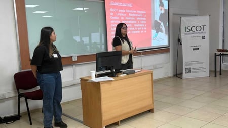tutores ISCOT en la escuela de empleabilidad